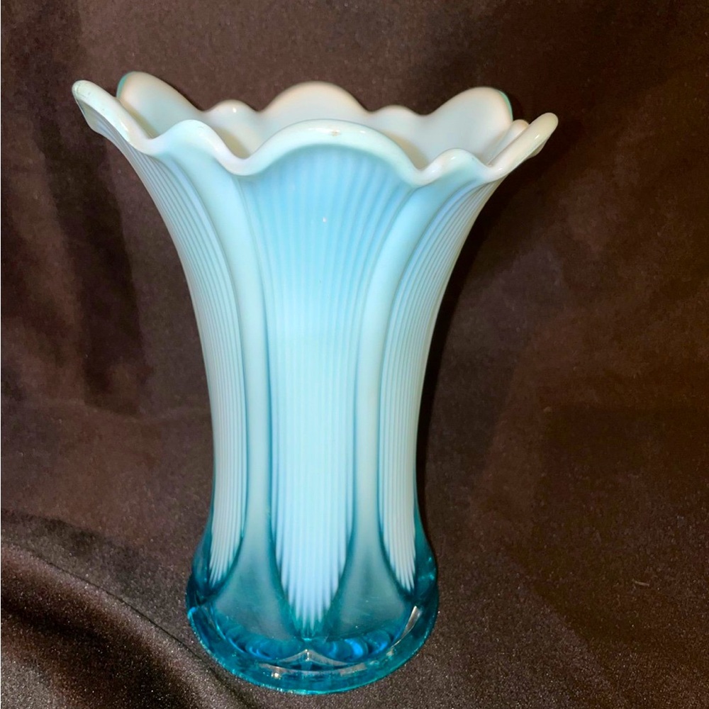 Jefferson glass blue opolesant swung Vase